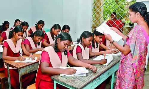 Gurukula: గురుకులాల గెస్ట్‌ ఉద్యోగస్తుల జీతాలు పెంచాలి: ఐఎస్‌యు జాతీయ అధ్యక్షులు