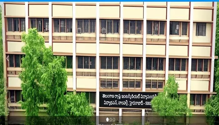 శ్రీ నారాయణతో ఇంటర్ బోర్డు ములాఖత్..! కళాశాలను మూసివేసేందుకు వెనుకడుగు శ్రీ నారాయణతో ఇంటర్ బోర్డు ములాఖత్..! కళాశాలను మూసివేసేందుకు వెనుకడుగు