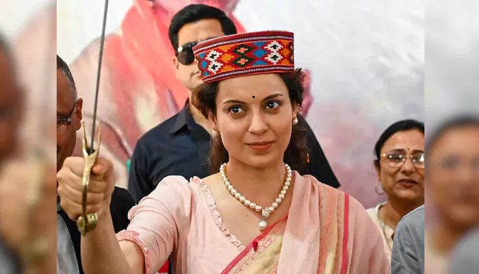 Kangana Ranaut: కంగనా రనౌత్ ఎన్నికను సవాలు చేస్తూ పిటిషన్.. నోటీసులు జారీ చేసిన హైకోర్టు Kangana Ranaut: కంగనా రనౌత్ ఎన్నికను సవాలు చేస్తూ పిటిషన్.. నోటీసులు జారీ చేసిన హైకోర్టు