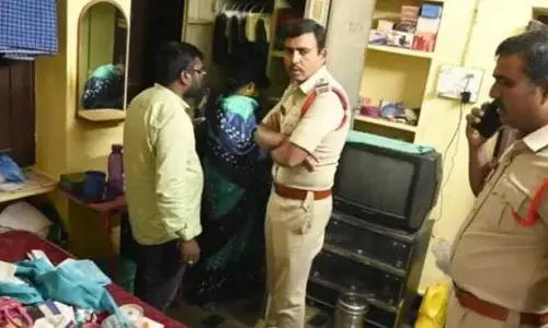 Theft : తాళం వేసి ఉన్న ఇంట్లో చోరీ..