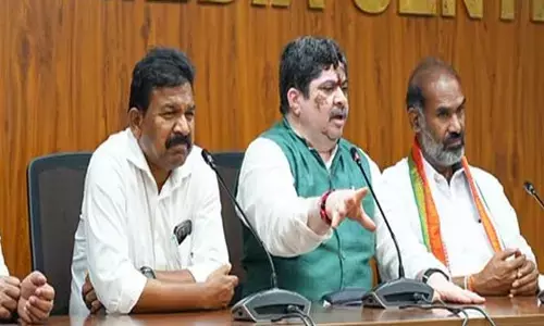 కేసీఆర్ అత్తగారు ఊరు ముంపు గ్రామం.. పదేళ్లుగా సమస్యలు పరిష్కరించలే: పొన్నం