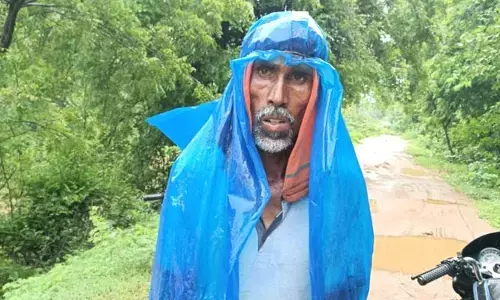 Missing person found : ఎడతెరిపి  కురుస్తున్న వర్షంకు తప్పిపోయిన వ్యక్తి ...కుటుంబ సభ్యులకు అప్పగించిన పోలీసులు