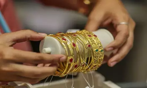 Gold Price: మూడు రోజుల్లో రూ. 4,000 తగ్గిన బంగారం