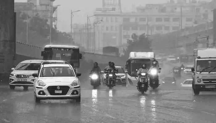 Weather Report: తెలంగాణలో రానున్న ఐదు రోజుల పాటు వర్షాలు Weather Report: తెలంగాణలో రానున్న ఐదు రోజుల పాటు వర్షాలు