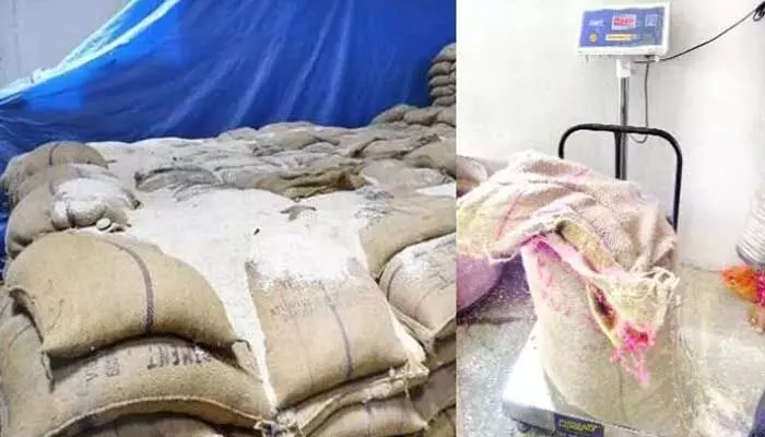 Ration mafia : పట్టపగలే దర్జాగా రేషన్ దందా Ration mafia : పట్టపగలే దర్జాగా రేషన్ దందా