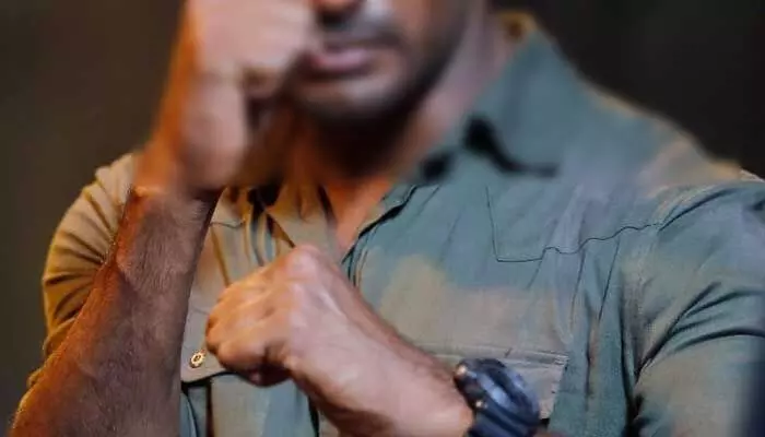 Film Industry: అగ్ర హీరోను టార్గెట్ చేసిన ప్రొడ్యుసర్స్.. దానికి అనుమతి తప్పనిసరి అంటూ కండీషన్స్ Film Industry: అగ్ర హీరోను టార్గెట్ చేసిన ప్రొడ్యుసర్స్.. దానికి అనుమతి తప్పనిసరి అంటూ కండీషన్స్