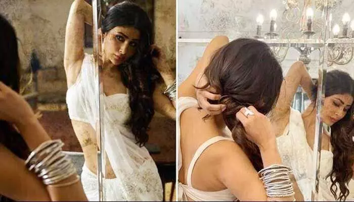 తెల్ల చీరపై మరకలతో అందాల ట్రీట్ ఇచ్చిన నాగిని బ్యూటీ.. అలా కామెంట్ చేసిన హీరోయిన్! తెల్ల చీరపై మరకలతో అందాల ట్రీట్ ఇచ్చిన నాగిని బ్యూటీ.. అలా కామెంట్ చేసిన హీరోయిన్!