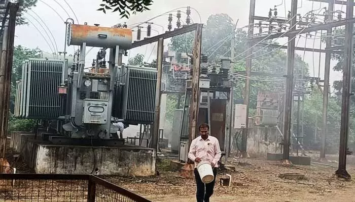 electricity substation : కారేపల్లి విద్యుత్ సబ్ స్టేషన్లో పేలుడు.. electricity substation : కారేపల్లి విద్యుత్ సబ్ స్టేషన్లో పేలుడు..