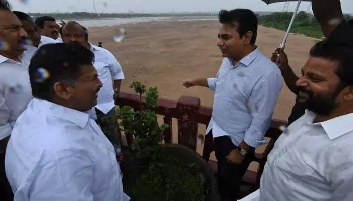 Former Minister KTR : తొలి సీఎం కేసీఆర్ పాలనలో నిండు కుండలాగా గోదావరి నది. Former Minister KTR : తొలి సీఎం కేసీఆర్ పాలనలో నిండు కుండలాగా గోదావరి నది.
