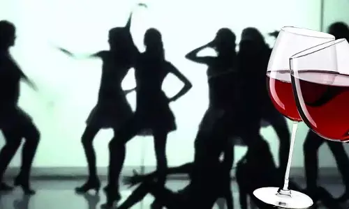 Non-social activities: ఆలయ పరిసరాల్లో ఇవేం పనులు.. పద్మనాభా!