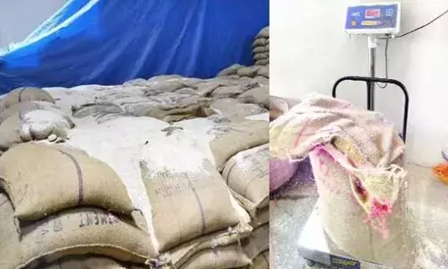 Ration mafia : పట్టపగలే దర్జాగా రేషన్ దందా