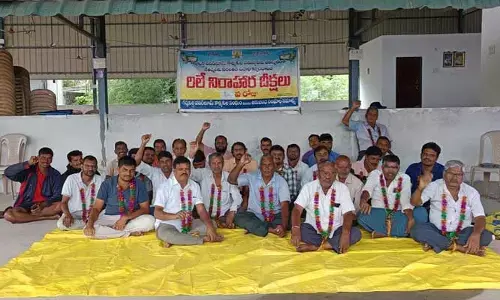 hunger strike : నేత కార్మికుల రిలే నిరాహార దీక్ష..