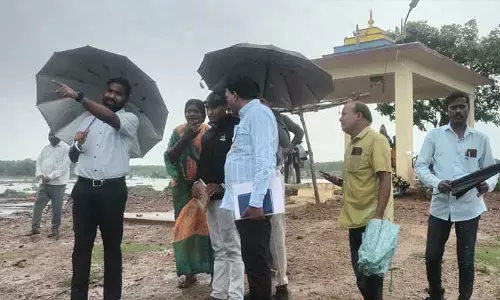 Godavari : గోదావరి పరివాహక గ్రామాలను అప్రమత్తం చేసిన.. కలెక్టర్ సత్యప్రసాద్..