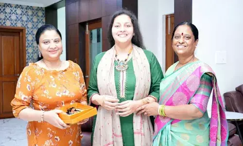 Renu Desai: పవన్ కల్యాణ్ మాజీ భార్యకు మంత్రి కొండా సురేఖ అదిరిపోయే గిఫ్ట్