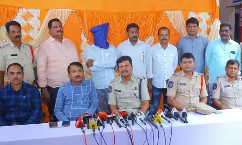 police : పోలీసులకు పట్టుబడ్డ అంతర్రాష్ట్ర దొంగ..