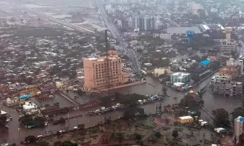 Flood : వరద వలయంలో గుజరాత్‌లోని నవ్‌సారి