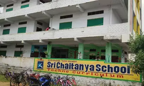 Sri Chaitanya School : పాఠశాలలో విద్యార్థిని ఆత్మహత్యాయత్నం..