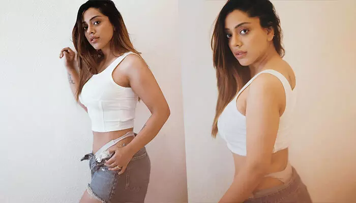 ఫోటోలతో ఇంటర్నెట్లో హీట్ వేవ్స్ పుట్టిస్తున్న Deviyani Sharma ఫోటోలతో ఇంటర్నెట్లో హీట్ వేవ్స్ పుట్టిస్తున్న Deviyani Sharma