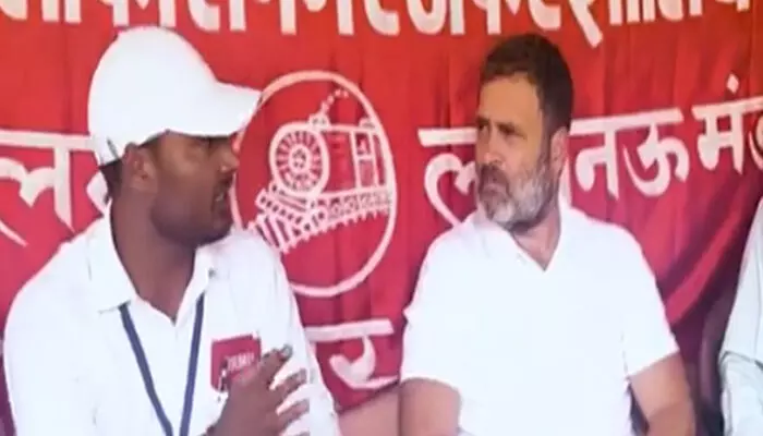 Rahul Gandhi: యూపీలోని సుల్తాన్పూర్లో లోకో పైలట్లతో రాహుల్ గాంధీ భేటీ Rahul Gandhi: యూపీలోని సుల్తాన్పూర్లో లోకో పైలట్లతో రాహుల్ గాంధీ భేటీ