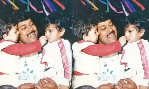 MEGASTAR CHIRANJEEVI: చిరంజీవి ఎత్తుకుని ముద్దాడుతోన్న ఈ బుడ్డోళ్లు ఎవరో గుర్తుపట్టండి..!