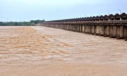 ALERT: ధవళేశ్వరం కాటన్ బ్యారేజీ రెండో ప్రమాద హెచ్చరికలు జారీ!