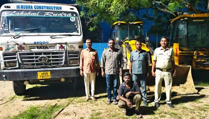 seize : రెండు జేసీబీలు ఒక ట్రిప్పర్ లారీ సీజ్ seize : రెండు జేసీబీలు ఒక ట్రిప్పర్ లారీ సీజ్