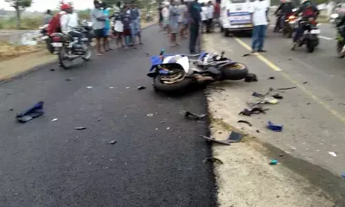 Breaking: కాకినాడ జిల్లాలో రోడ్డు ప్రమాదం.. ముగ్గురు స్పాట్ డెడ్