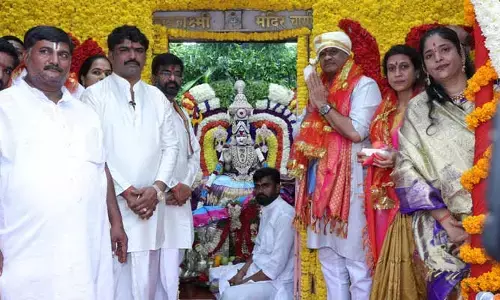 Komati Reddy : భాగ్య లక్ష్మి ఆలయంలో మంత్రి కోమటిరెడ్డి ప్రత్యేక పూజలు