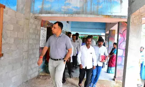 Collector surprise inspection : విద్యాలయాల పరిసరాలు పరిశుభ్రంగా ఉండాలి కలెక్టర్..