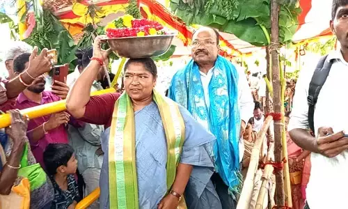 Minister Sitakka : ఖిలా మైసమ్మ దేవాలయంలో మంత్రి సీతక్క పూజలు