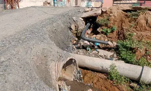 Srinagar street : ఆదమరిస్తే అంతే సంగతి.. ప్రమాదకరంగా శ్రీనగర్ వీధి !