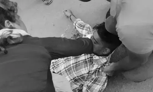 Accident : బస్సు, ద్విచక్రవాహనం ఢీ యువకుడికి గాయాలు..