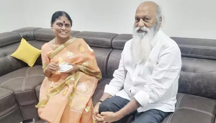 BIG News: ఏపీ రాజకీయాల్లో ఆసక్తికర పరిణామం.. వైఎస్ విజయమ్మతో జేసీ ప్రభాకర్ రెడ్డి భేటీ BIG News: ఏపీ రాజకీయాల్లో ఆసక్తికర పరిణామం.. వైఎస్ విజయమ్మతో జేసీ ప్రభాకర్ రెడ్డి భేటీ