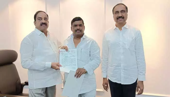MLA Gudem Mahipal Reddy : మార్కెట్ యార్డ్ నిర్మాణానికి నిధులు ఇవ్వండి MLA Gudem Mahipal Reddy : మార్కెట్ యార్డ్ నిర్మాణానికి నిధులు ఇవ్వండి