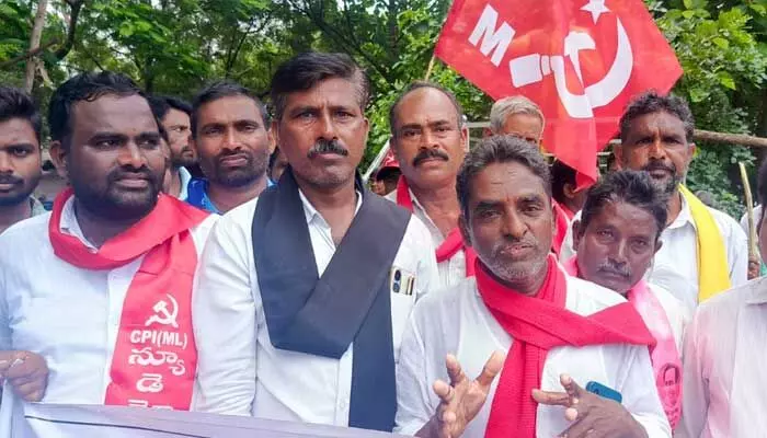 leaders : 100 పడకల ఆసుపత్రి తరలించడానికి వీల్లేదు.. leaders : 100 పడకల ఆసుపత్రి తరలించడానికి వీల్లేదు..