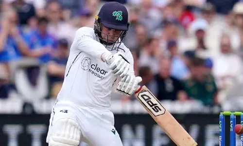 Ireland vs Zimbabwe : కష్టపడి ఫోర్ ఆపి.. ఐదు రన్స్ ఇచ్చాడు.. జింబాబ్వే, ఐర్లాండ్ టెస్టులో ఆసక్తికర ఘటన