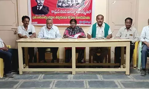 Sanitation workers : వైరాలో పడకేసిన పారిశుధ్యం..