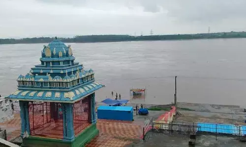 Bhadradri : భద్రాద్రి వద్ద ప్రమాద హెచ్చరికలు ఉపసంహరణ..