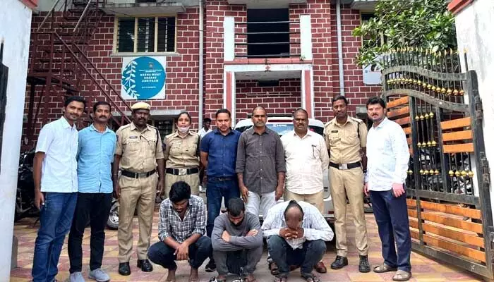 ganja seized : వేర్వేరు ఘటనల్లో రెండు కిలోల గంజాయి స్వాధీనం ganja seized : వేర్వేరు ఘటనల్లో రెండు కిలోల గంజాయి స్వాధీనం