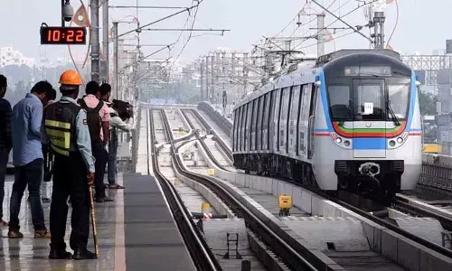 Hyderabad Metro : రేపు అన్ని రూట్లలో మెట్రో రైళ్ల సమయం పొడిగింపు