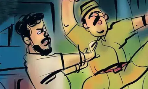 Attack : దంపతుల మధ్య వివాదం.. ఆపేందుకు వచ్చిన కానిస్టేబుల్‌పై దాడి