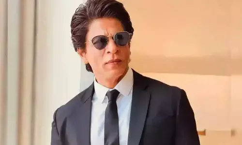 Shah Rukh Khan: చికిత్స కోసం అమెరికాకు పయనం అయిన షారుఖ్‌ ఖాన్.. ఆందోళనలో ఫ్యాన్స్!