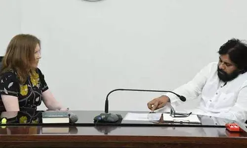 AP:అమెరికా కాన్సుల్ జనరల్‌తో డిప్యూటీ సీఎం పవన్ భేటీ
