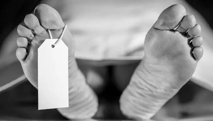 Woman died: ఖమ్మం జిల్లాలో తీవ్ర విషాదం.. భర్త మరణం తట్టుకోలేక భార్య బలవన్మరణం Woman died: ఖమ్మం జిల్లాలో తీవ్ర విషాదం.. భర్త మరణం తట్టుకోలేక భార్య బలవన్మరణం