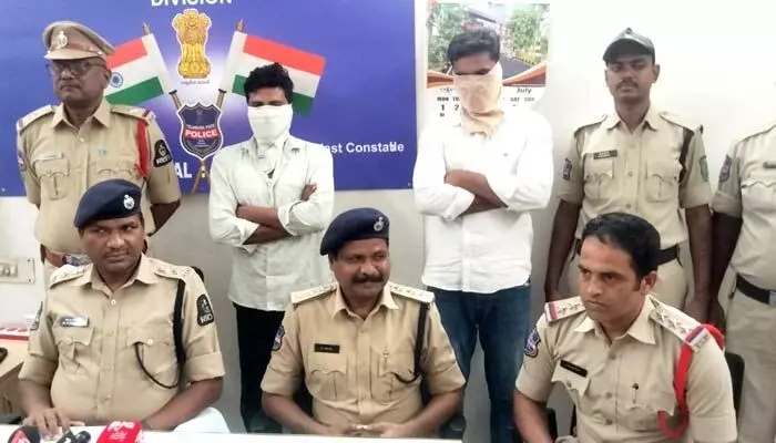 arrest : బస్సులో అత్యాచారానికి పాల్పడ్డ నిందితులు అరెస్టు arrest : బస్సులో అత్యాచారానికి పాల్పడ్డ నిందితులు అరెస్టు