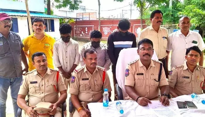 arrest : పందెం కోళ్ల దొంగల ముఠా అరెస్ట్ arrest : పందెం కోళ్ల దొంగల ముఠా అరెస్ట్