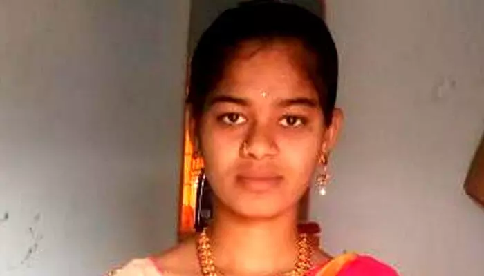 suicide : హయత్ నగర్ లో వివాహిత ఆత్మహత్య suicide : హయత్ నగర్ లో వివాహిత ఆత్మహత్య