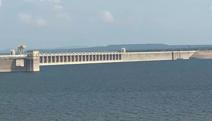 Nagarjunasagar : బిర బిరా కృష్ణమ్మ నాగార్జున సాగర్ వైపు పరుగులిడుతుంటేను... Nagarjunasagar : బిర బిరా కృష్ణమ్మ నాగార్జున సాగర్ వైపు పరుగులిడుతుంటేను...