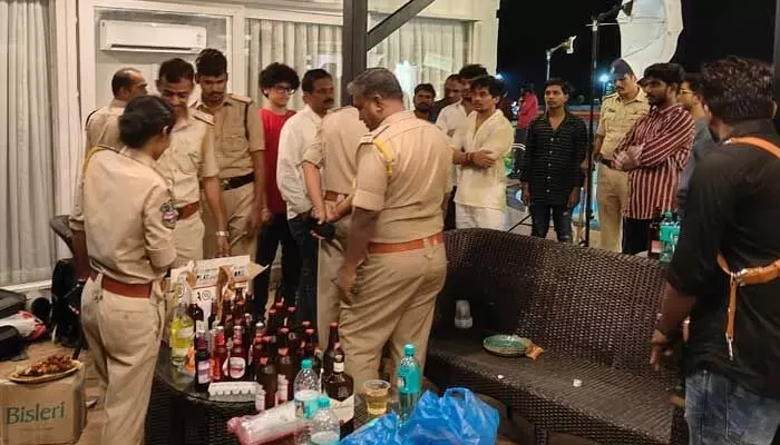 Excise permits : ఎక్సైజ్ అనుమతులు లేకుండా మద్యం పార్టీలు నిర్వహించ కూడదు.. Excise permits : ఎక్సైజ్ అనుమతులు లేకుండా మద్యం పార్టీలు నిర్వహించ కూడదు..