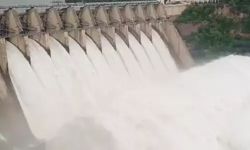Srisailam: పరవళ్లు తొక్కుతున్న శ్రీశైల జలాశయం.. పది గేట్లను ఎత్తిన అధికారులు